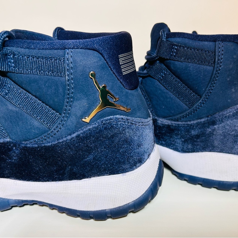 Air Jordan 11 Retro PS ‘Midnight Navy Velvet - Picture 5 of 7